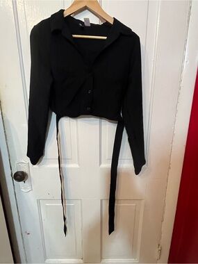 Divided Black Cropped Tie-Front button shirt small